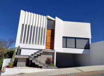 Casa · 300m² · 4 Recámaras · 4 Estacionamientos · Residencia de Autor en Venta en Jade Sur, Zibatá, Querétaro