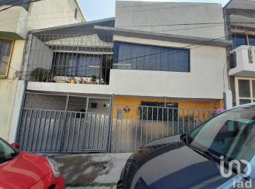 Casa · 240m² · 4 Recámaras · 1 Estacionamiento · Venta Casa Peedregal de Atizapán