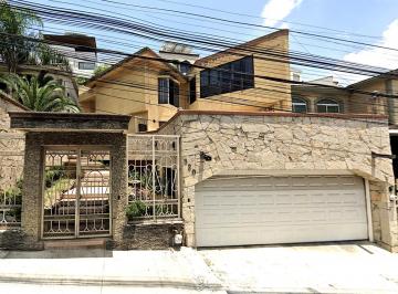 Casa · 413m² · 3 Recámaras · 3 Estacionamientos · Casa en Venta en Colorines, San Pedro Garza Garcia