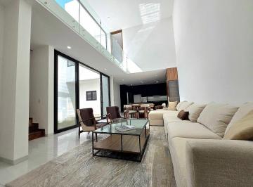 Casa en condominio · 205m² · 4 Recámaras · 2 Estacionamientos · PH - Jacarandas