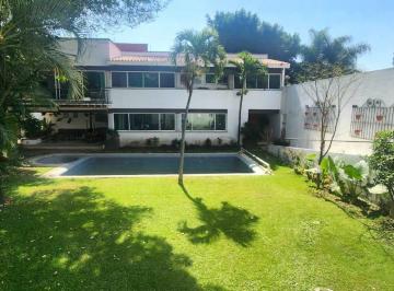 Casa · 590m² · 4 Recámaras · 3 Estacionamientos · Casa en Venta en Vistahermosa, Cuernavaca, Morelos