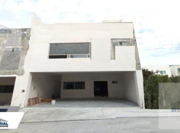 Casa · 338m² · 3 Recámaras · 2 Estacionamientos · Casa en Venta Monterrey