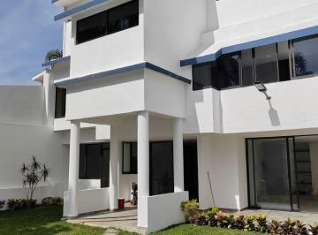 Casa · 600m² · 5 Recámaras · 4 Estacionamientos · Casa en Jardines de Reforma, Cuernavaca – Seguridad, Elevador y Ubicación Privilegiada