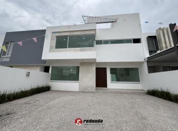 Casa · 285m² · 4 Recámaras · 3 Estacionamientos · Casa en Lomas de Juriquilla
