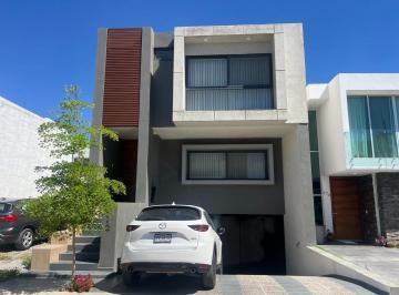 Casa · 160m² · 3 Recámaras · 2 Estacionamientos · Casa en Casa Fuerte