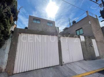 Casa · 307m² · 11 Recámaras · 2 Estacionamientos · Edificio en Venta en Lázaro Cárdenas, San Antonio, Iztapalapa