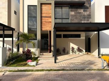 Casa · 285m² · 4 Recámaras · 2 Estacionamientos · Casa en Via Cumbres