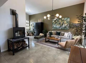 Casa · 243m² · 4 Recámaras · 2 Estacionamientos · Casa en Venta en Rincón de La Huerta, Zerezotla, Puebla