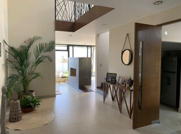 Casa de 5 habitaciones, San Luis Potosí · Casa en Venta en Club de Golf La Loma con Alberca.