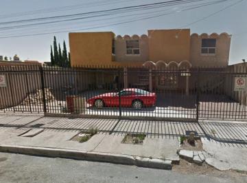 Casa · 420m² · 4 Recámaras · 5 Estacionamientos · Preciosa Casa en Remate en República de Bolivia, Panamericana, Chihuahua, Chihuahua.