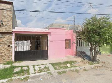 Casa · 102m² · 2 Recámaras · 1 Estacionamiento · Hermosa Casa en Remate en Calle 7, Fracc. Ciudad Mirasierra Etapa 2, Saltillo, Coahuila
