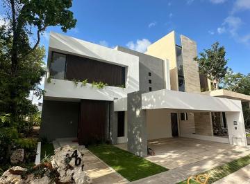 Casa de 4 habitaciones, Benito Juárez · Casa en Venta en Vía Cumbres, Cancún