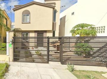 Casa de 4 habitaciones, Reynosa · Hermosa Casa en Remate en Tres Picos, Las Fuentes, Reynosa, Tamaulipas.