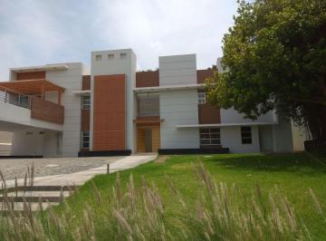 Casa de 4 habitaciones, Zapopan · En Venta Residencia Para Remodelar en Colinas de San Javier, Zapopan, Jal.