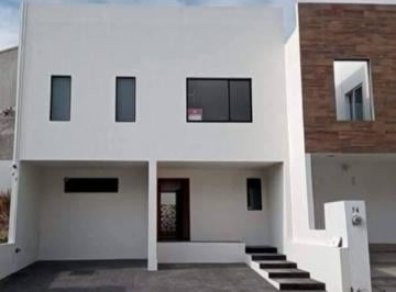 Casa · 3 Recámaras · Casa en Fraccionamiento Desarrollo Habitacional Zibata