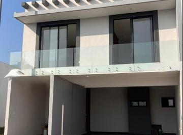 Casa · 220m² · 3 Recámaras · 2 Estacionamientos · Se Vende Casa en Lomas de La Rioja