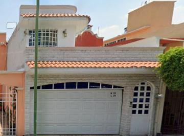 Casa de 3 habitaciones, Ecatepec de Morelos · Propiedad en Una Excelente Ubicación Cerca de Escuelas Parques y Hospitales