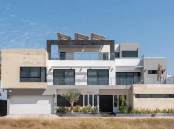 Casa de 5 habitaciones, Mazatlán · Casa en Venta a Pie de Playa