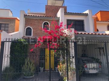 Casa · 260m² · 3 Recámaras · 1 Estacionamiento · Casa en Renta Al Sur de Aguascalientes