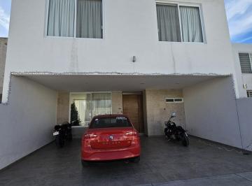 Casa · 210m² · 3 Recámaras · 3 Estacionamientos · Venta Casa en Rincón I Al Norponiente de La Ciudad Bi