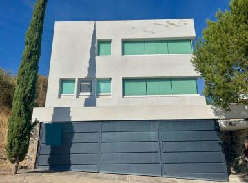 Casa · 387m² · 3 Recámaras · 3 Estacionamientos · Casa en Venta en Porta Fontana