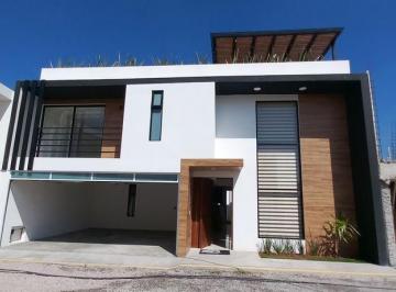 Casa · 250m² · 3 Recámaras · 2 Estacionamientos · Casa en Venta Atras de Centro Dinamico Pegasso
