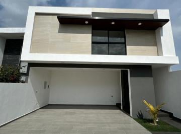 Casa · 210m² · 3 Recámaras · 2 Estacionamientos · Casa en Venta en Fracc. Lomas de La Rioja, Alvarado, Ver