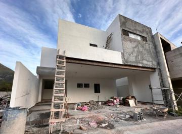 Casa · 374m² · 4 Recámaras · 3 Estacionamientos · Casa en Venta en La Joya Residencial, Monterrey Nl