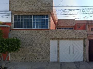 Casa de 4 habitaciones, Nezahualcóyotl · Bonita Casa en Una Exelente Ubicacion Cerca de Escuelas Parques y Hospitales