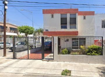 Casa de 3 habitaciones, Guadalajara · Bonita Casa en Una Exelente Ubicacion Cerca de Escuelas Parques y Hospitales