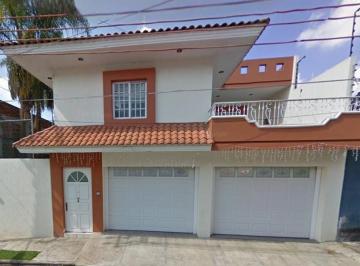 Casa de 4 habitaciones, Uruapan · Hermosa Casa en Remate en Los Sauces, Miraflores, Uruapan, Michoacán.