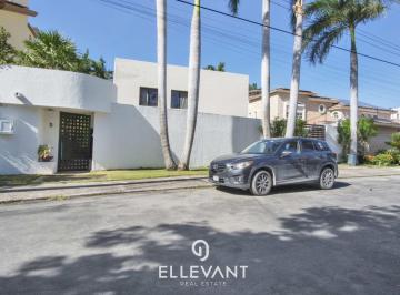 Casa en condominio de 5 habitaciones, Benito Juárez · Casa en Venta en Residencial Campestre