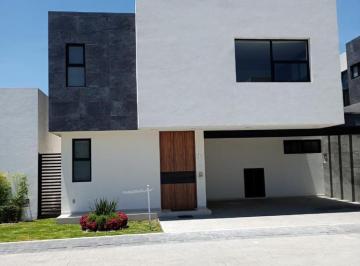 Casa · 246m² · 3 Recámaras · 2 Estacionamientos · Casa en Venta en San Gaspar Tlahuelilpan, Metepec