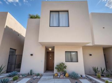 Casa de 3 habitaciones, El Marqués · Casa en Venta en Terrasoles, Nuevo Querétaro, 3 Recámaras, 2.5 Baños, Alberca