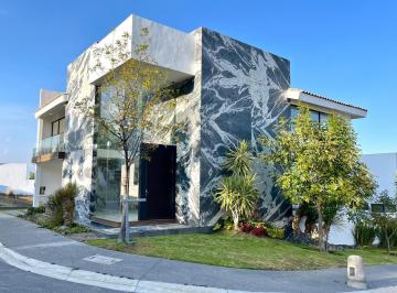Casa · 481m² · 3 Recámaras · 2 Estacionamientos · Casa en Venta en Lomas de Angelopolis