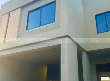Casa · 340m² · 3 Recámaras · 2 Estacionamientos · Casa en Venta en Monterrey