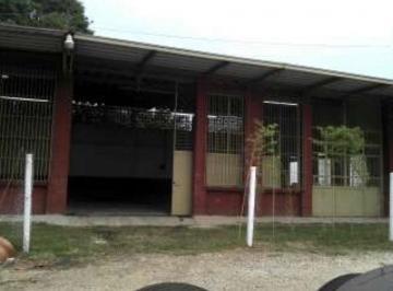 Bodega comercial de 1 habitación, Córdoba · Bodega en Venta con Jardín y Casita de 1 Recámara $9’000,000.=