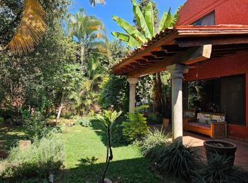 Casa de 4 habitaciones, Cuernavaca · Casa con 4 Recámaras en Venta, 453 m² Superficie de Terreno, Lomas de Cortes