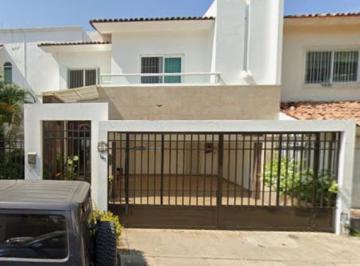 Casa de 4 habitaciones, Puerto Vallarta · Bonita Casa en Una Exelente Ubicacion Cerca de Escuelas Parques y Hospitales