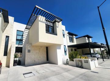 Casa · 198m² · 3 Recámaras · 2 Estacionamientos · Casa en Fraccionamiento Desarrollo Habitacional Zibata