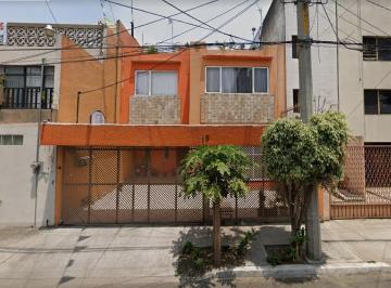 Casa de 3 habitaciones, Venustiano Carranza · Bonita Casa en Una Exelente Ubicacion Cerca de Escuelas Parques y Hospitales