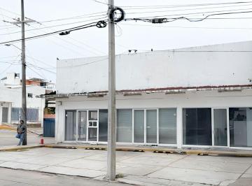 Local comercial · 210m² · 5 Estacionamientos · Local en Renta Av Independencia, Col. Puerto México, Coatzacoalcos, Ver.