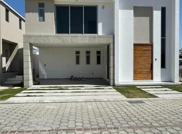 Casa · 252m² · 3 Recámaras · 4 Estacionamientos · Casa en San Salvador Tizatlalli