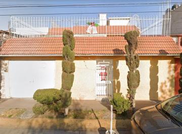 Casa de 3 habitaciones, Nezahualcóyotl · Bonita Casa en Una Exelente Ubicacion Cerca de Escuelas Parques y Hospitales