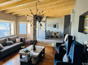 Casa · 413m² · 3 Recámaras · 2 Estacionamientos · Linda Casa en Cerrada La Herradura