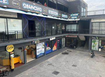Local comercial , San Pedro Tlaquepaque · Local en Venta en Av La Llave - 14