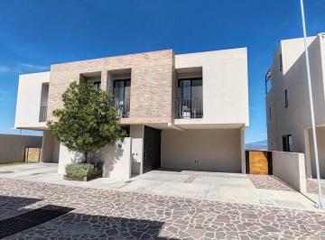 Casa · 248m² · 4 Recámaras · 2 Estacionamientos · ? Residencia con Vista Panorámica en Venta, Tierra Pura Zibatá, Querétaro