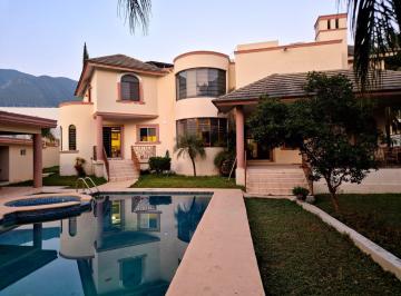 Casa · 823m² · 3 Recámaras · 3 Estacionamientos · Casa en Venta Portal del Huajuco