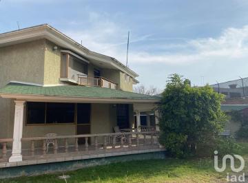 Casa · 600m² · 4 Recámaras · 5 Estacionamientos · Venta de Casa Arboledas Celaya