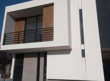 Casa · 192m² · 4 Recámaras · 2 Estacionamientos · Casa en Venta en Cañadas del Arroyo con 4 Recamaras y Amplia Cocina